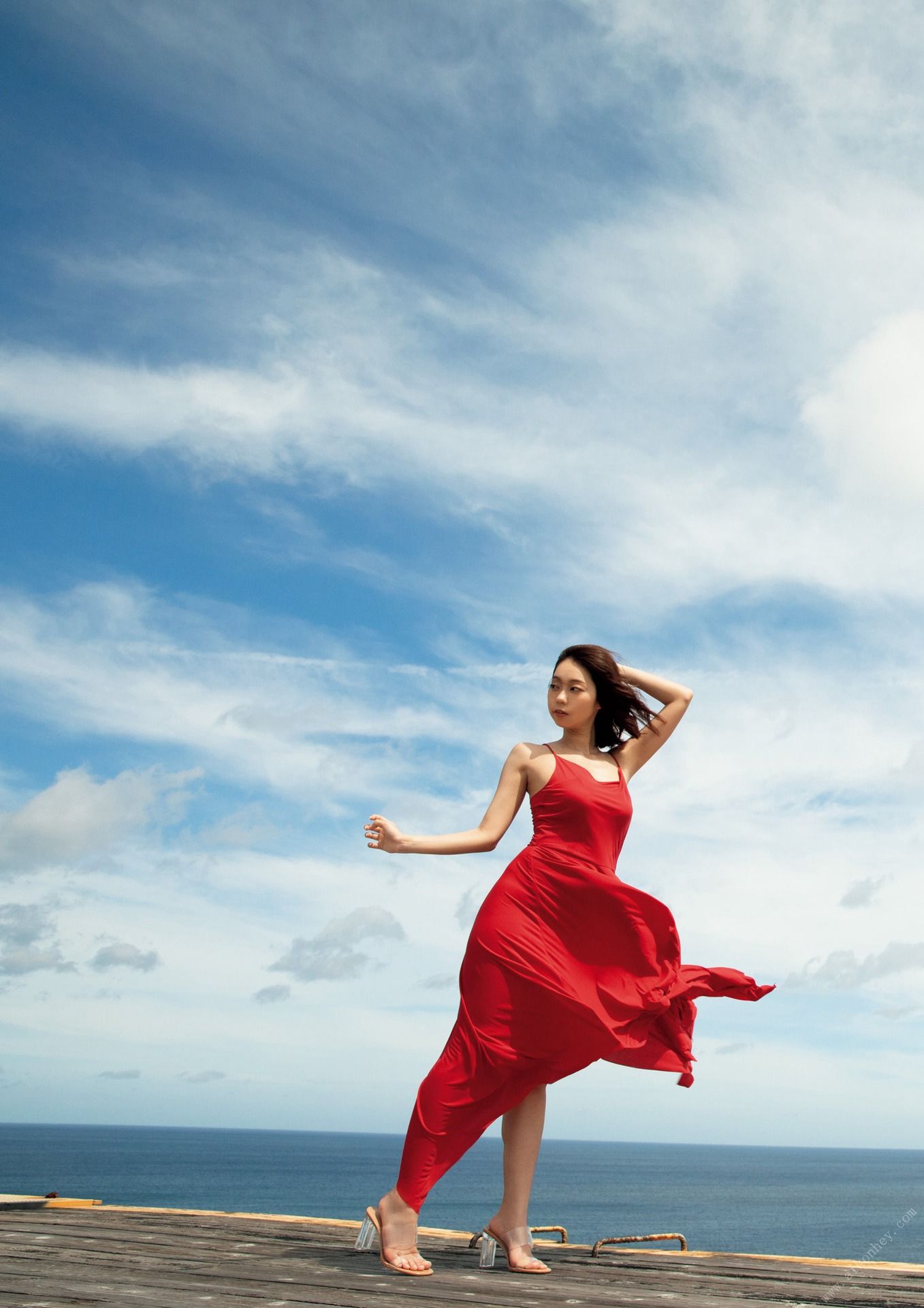 青山ひかるのIカップエロ画像326枚！95cm爆乳の乳輪がポロリ寸前