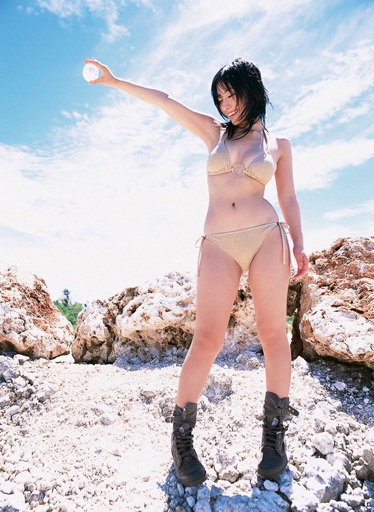 佐藤寛子のFカップエロ画像267枚！健康的な豊満巨乳と抜群の歌唱力